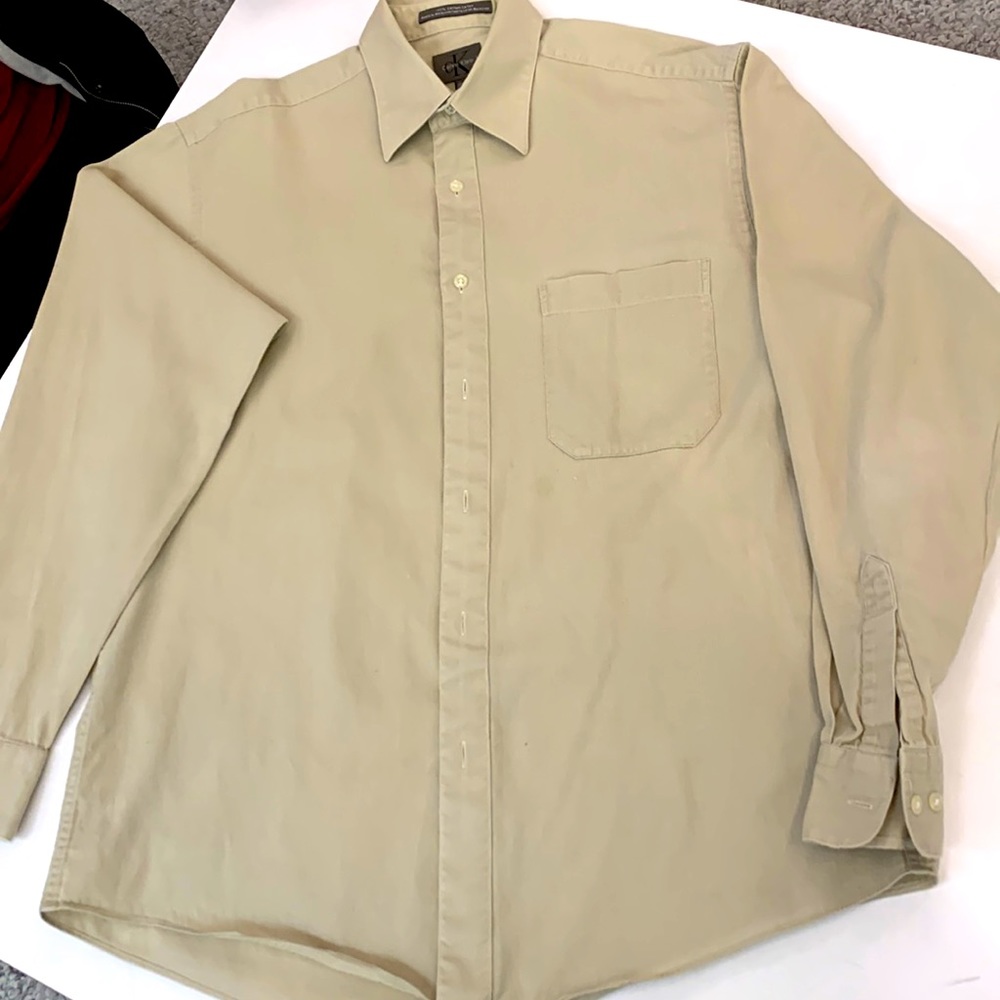 Men’s tan Calvin Klein shirt size 15 1/2 in excellent condition.